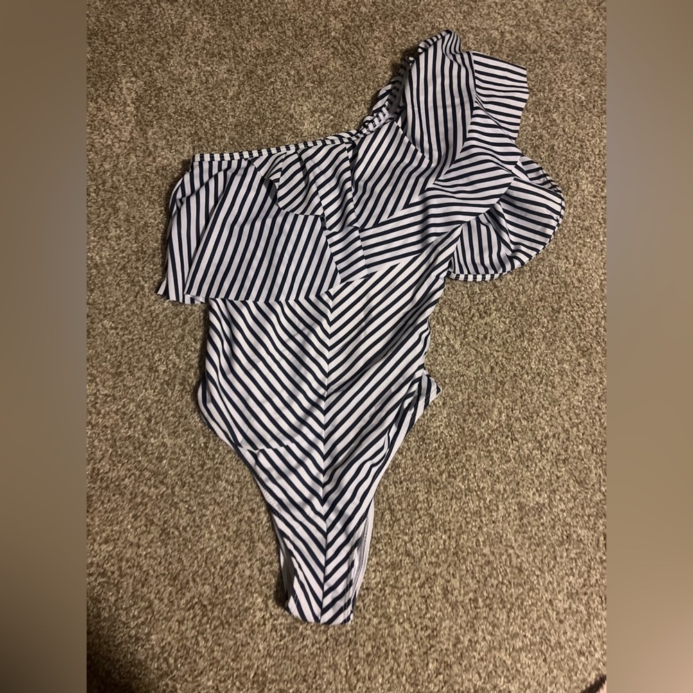 NWOT small ruffled one shoulder striped one piece swimsuit